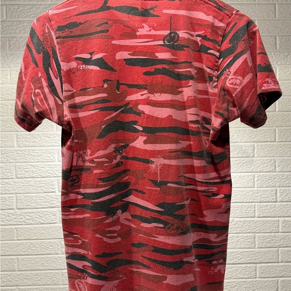 Ecko Unlimited Red and Gray Short Sleeve Tee with Vintage Graphic - Picture 2 of 3